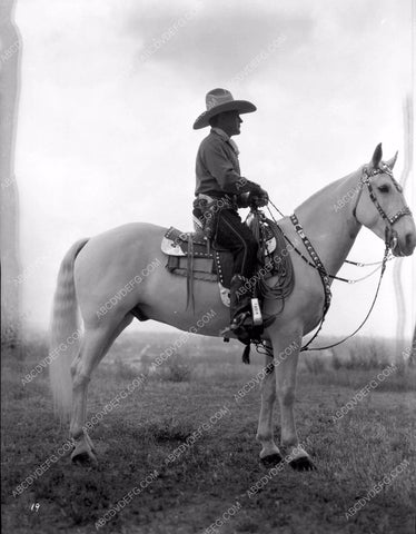 cowboy star Buck Jones on his horse Silver 8b03-346