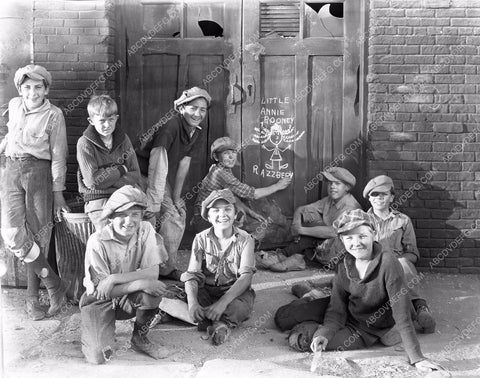 Mary Pickford cast crew sets silent film Little Annie Rooney 8b03-534