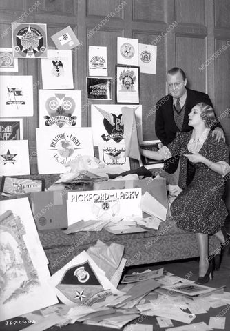 Mary Pickford Jesse Lasky decide on a logo 8b03-557