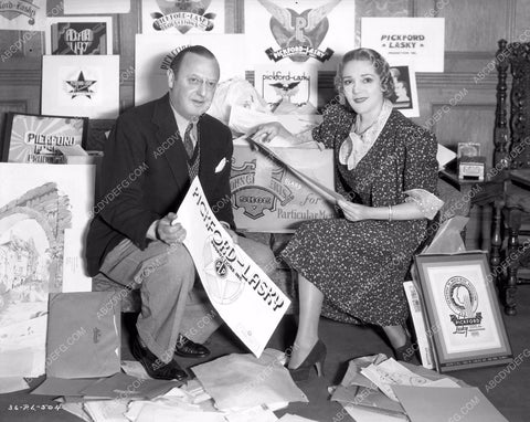 Mary Pickford Jesse Lasky decide on a logo 8b03-566