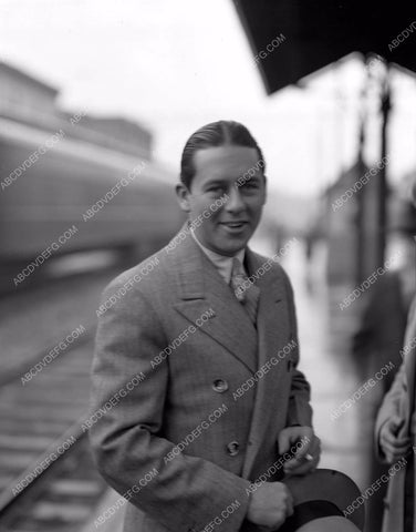 silent star Ben Lyon candid at the train station 8b03-662