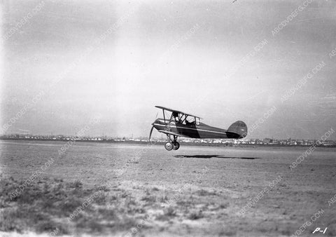 cowboy star Ken Maynard flies away in his airplane 8b03-790