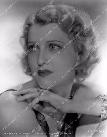 Jeanette MacDonald portrait 8b03-816