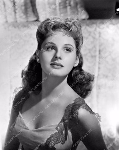 beautiful Dorothy Morris portrait 8b4-024