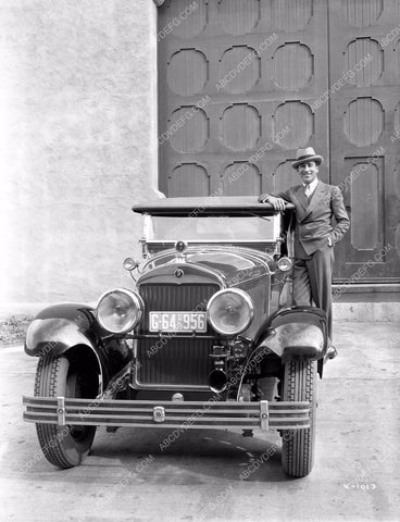 Jack Mulhall and his brand new automobile (in front King Kong gate) 8b4-059