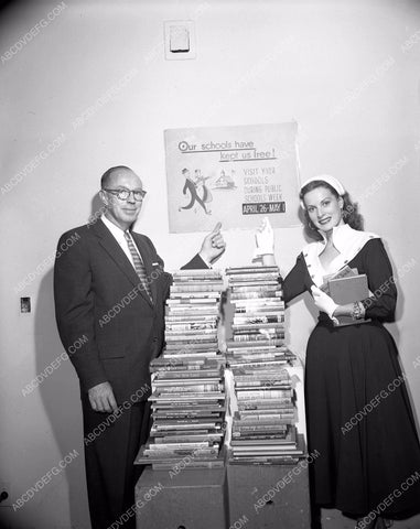 news photo Maureen O'Hara CTA Pres Charles Herbst Public Schools Week 8b4-143