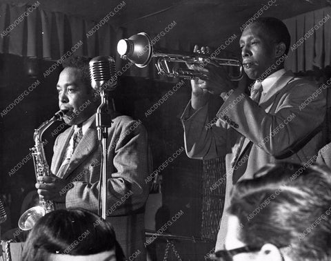 jazz musician Charlie Parker performing 8b4-210