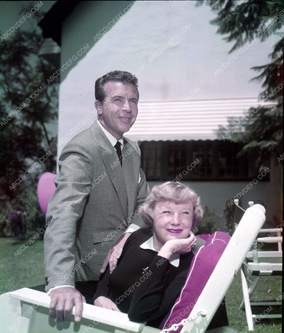 candid Dick Powell June Allyson at home in backyard 8b4-509