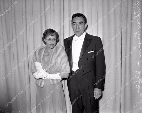 Anthony Quinn and ? At the Academy Awards 8b4-546