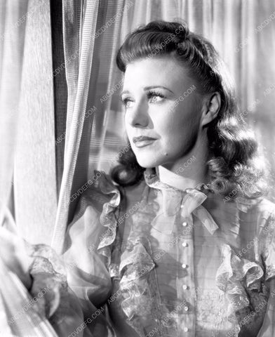 Ginger Rogers portrait 8b4-660