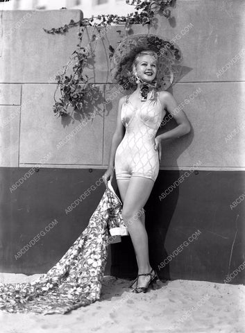 Jean Rogers models new sexy swimsuit in black and white 8b4-662