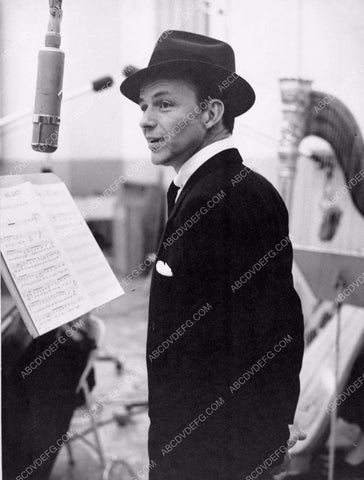 Frank Sinatra in the studio 8b4-850