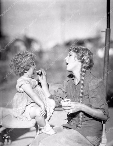 Mary Pickford Mary Louise Miller enjoy puding silent film Sparrows 8b4-868