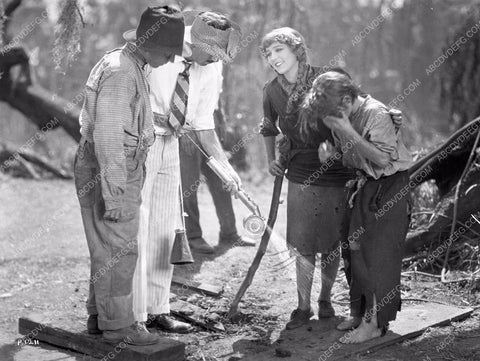Mary Pickford and cast members silent film Sparrows 8b4-877