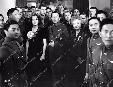 Merle Oberon and cast film Stagedoor Canteen 8b5-099