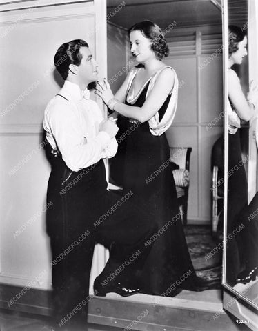 candid Barbara Stanwyck and Robert Taylor 8b5-113