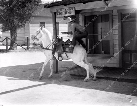 equestrian stunt man mounts horse very quickly 8b5-177