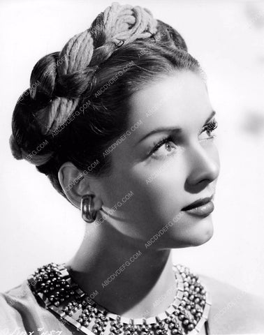 Jinx Falkenburg portrait 8b6-070