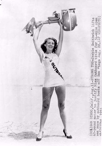 San Diego Cal Jackie Smithwick proves worthiness Miss Outboard Motor 8b6-114