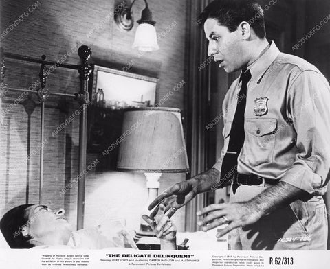 Jerry Lewis and cast film The Delicate Delinquent 8b6-165