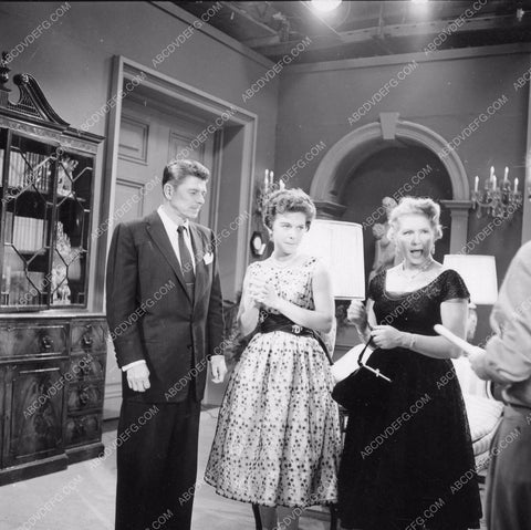 Ronald Reagan Diane Brewster Evelyn Rudie TV G.E. Theater 8b6-248