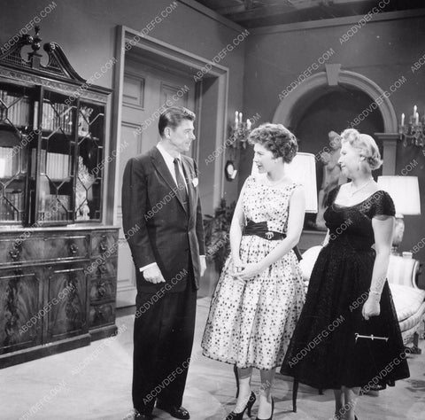 Ronald Reagan Diane Brewster TV G.E. Theater ep Nobody's Child 8b6-249