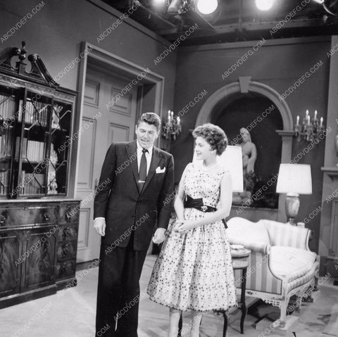 Ronald Reagan Diane Brewster TV G.E. Theater ep Nobody's Child 8b6-255