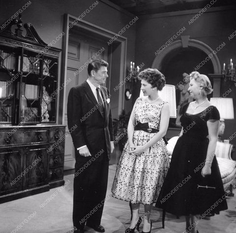 Ronald Reagan Diane Brewster TV G.E. Theater ep Nobody's Child 8b6-261