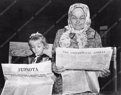 news photo young girl old lady read Polish and American newspapers 8b6-355