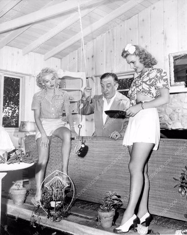 Hugh Herbert Evelyn Keyes Lynn Merrick candid Columbia 8b6-462