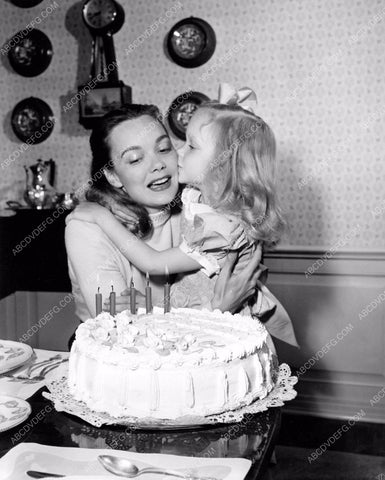 Jane Wyman enjoys birthday cake with daughter Maureen 8b6-481