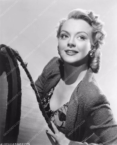 Leslie Brooks portrait 8b6-501
