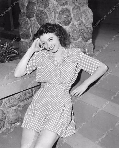 Jeff Donnell shows of new checked fashion blouse 8b6-554