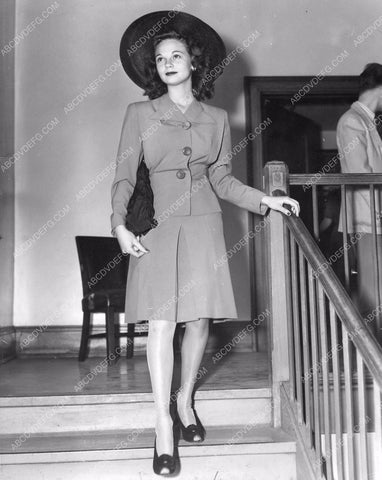 actress Kay Scott leaves the courtroom 8b6-588
