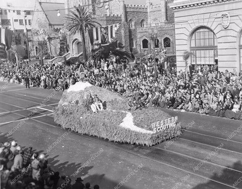 Pasadena Tourn of Roses Western Scouting float 8b6-709