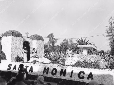 Pasadena Tourn of Roses Parade city of Santa Monica float 8b6-715