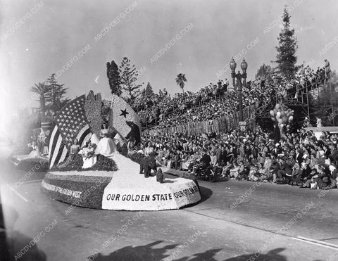 Pasadena Tourn of Roses Parade California Golden West float 8b6-721
