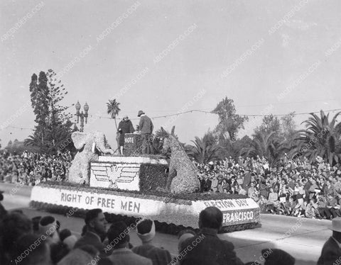 Pasadena Tourn of Roses Parade Election Day Elephant & Donkey float 8b6-733