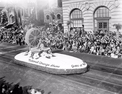 Pasadena Tourn of Roses Parade National Orange Show float 8b6-755