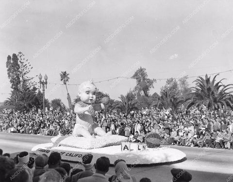 Pasadena Tourn of Roses Parade Standard Oil giant baby float 8b6-757