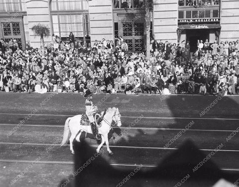 Pasadena Tourn of Roses Parade equestrian riders 8b6-758
