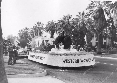 Pasadena Tourn of Roses Parade Beaumont Cherry Valley float 8b6-777