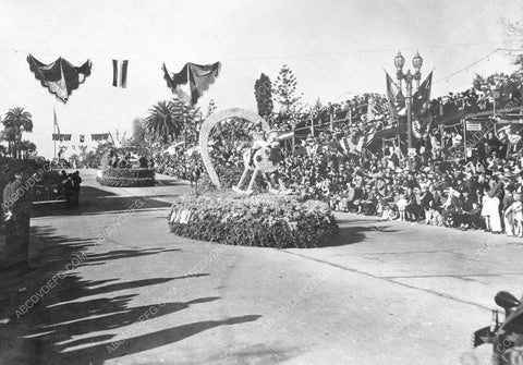 Pasadena Tourn of Roses Parade Rocking Horse float 8b6-778