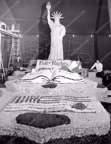 Pasadena Tourn of Roses Parade Statue Liberty Bill of Rights float 8b6-786