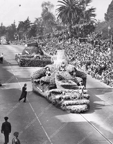 Pasadena Tourn of Roses Parade City of Long Beach port float 8b6-789