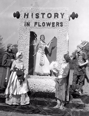 Pasadena Tourn of Roses Parade Sadie Sellers as Cleopatra float 8b6-790