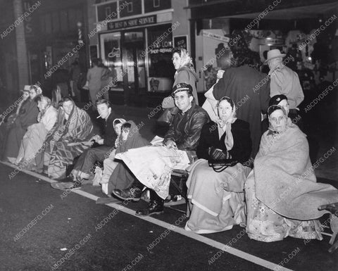 Pasadena Tourn of Roses Parade crowds gather at 4AM Jan 1 8b6-815
