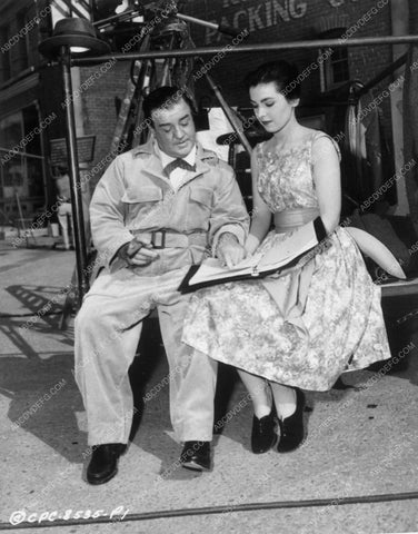 Lou Costello candid behind the scenes 9077-11