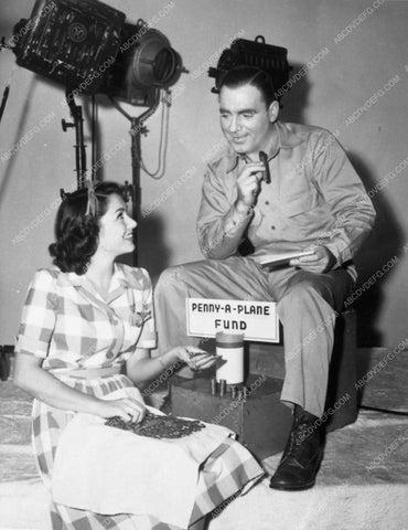 candid Ellen Drew Pat O'Brien WW II fund raising photo 9070-19