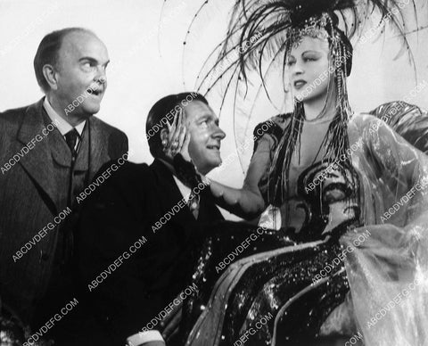 Mae West Victor Moore William Gaxton film The Heat's On 9078-35